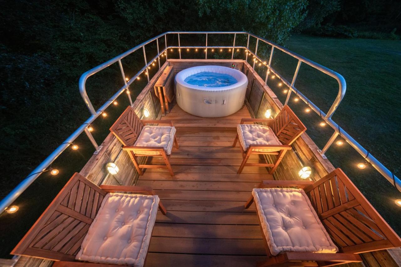 Hotel Delightful 2 Bed Double Decker Bus With Hot Tub Uckfield Exterior foto