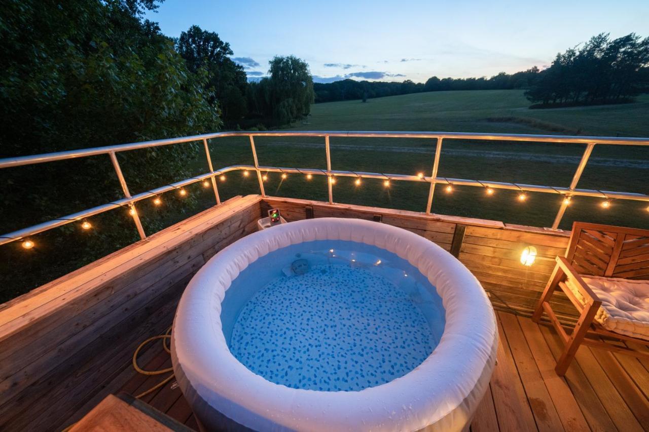 Hotel Delightful 2 Bed Double Decker Bus With Hot Tub Uckfield Exterior foto